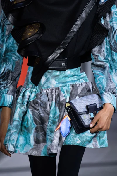 Look 19